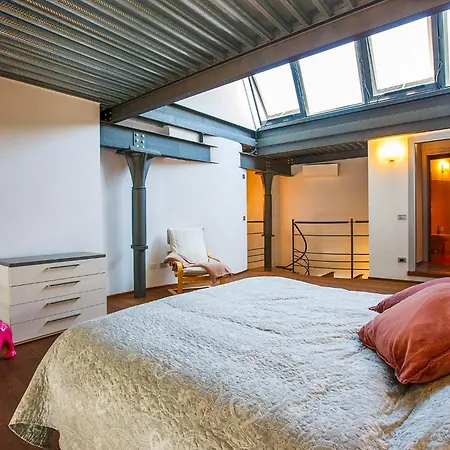 Stephanina Di Loft *